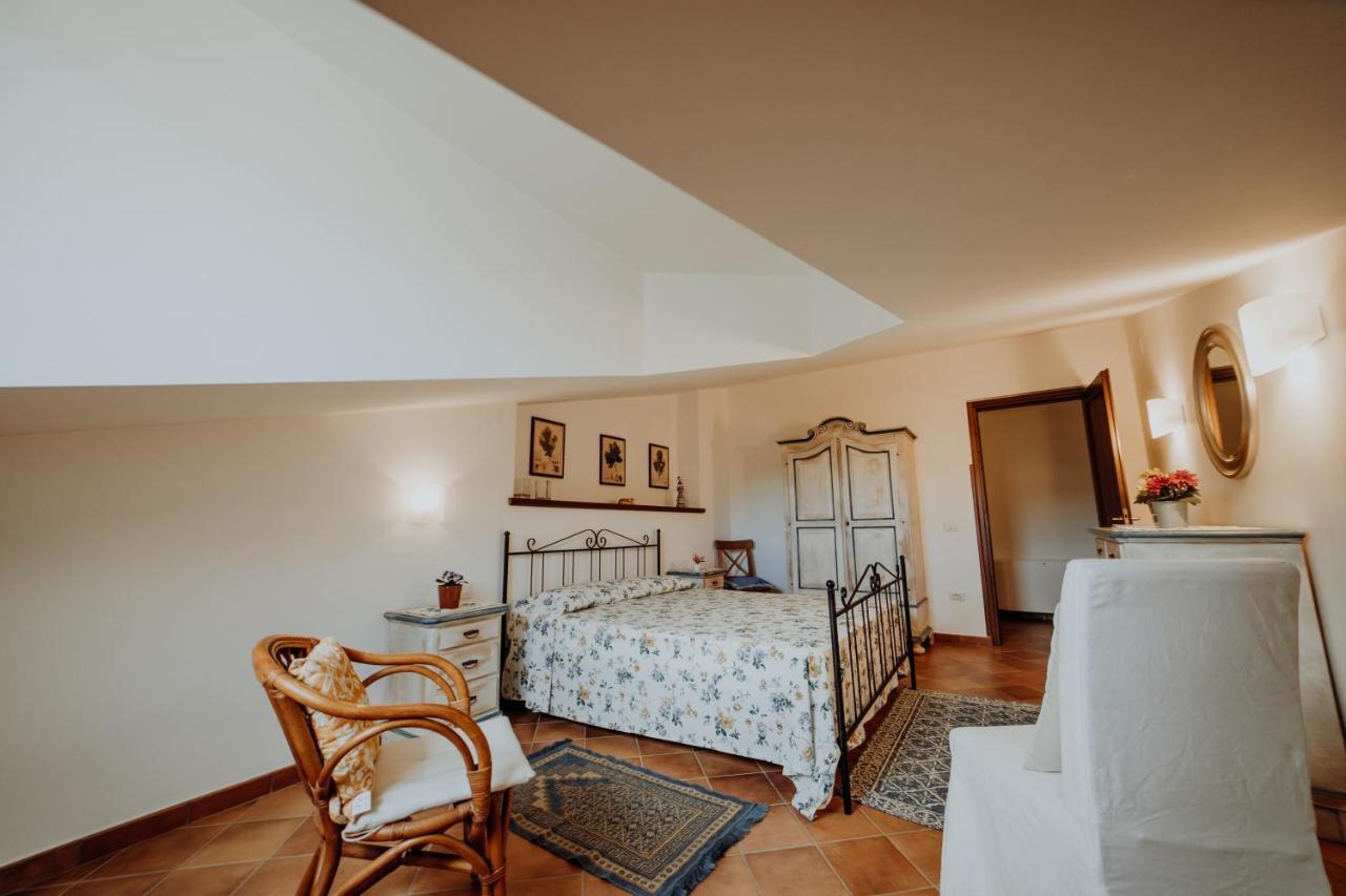 Residenza Golfo Degli Ulivi Aparthotel Caprioli Bagian luar foto