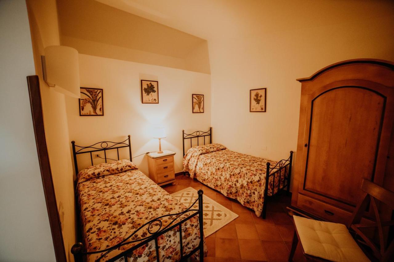 Residenza Golfo Degli Ulivi Aparthotel Caprioli Bagian luar foto
