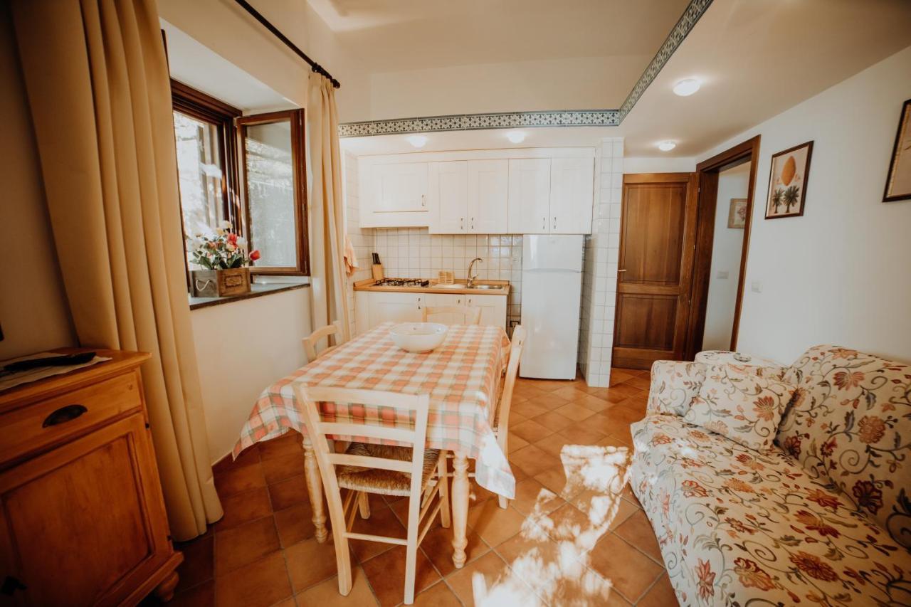 Residenza Golfo Degli Ulivi Aparthotel Caprioli Bagian luar foto
