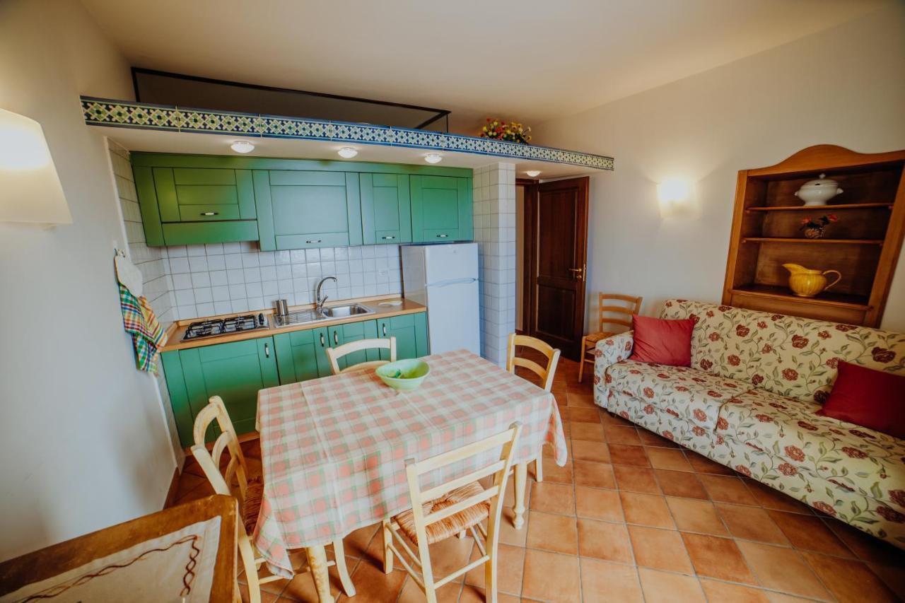 Residenza Golfo Degli Ulivi Aparthotel Caprioli Bagian luar foto