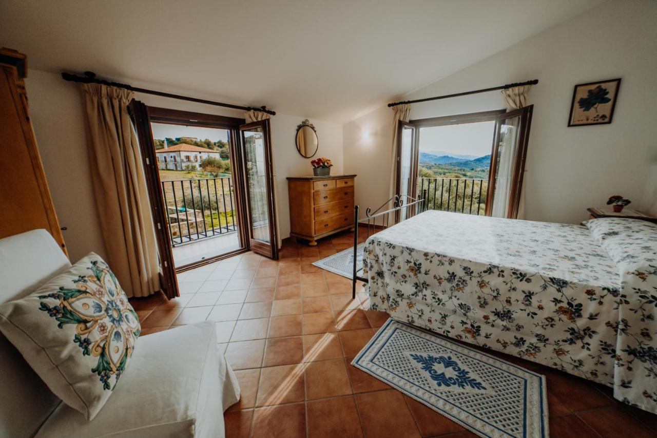 Residenza Golfo Degli Ulivi Aparthotel Caprioli Bagian luar foto