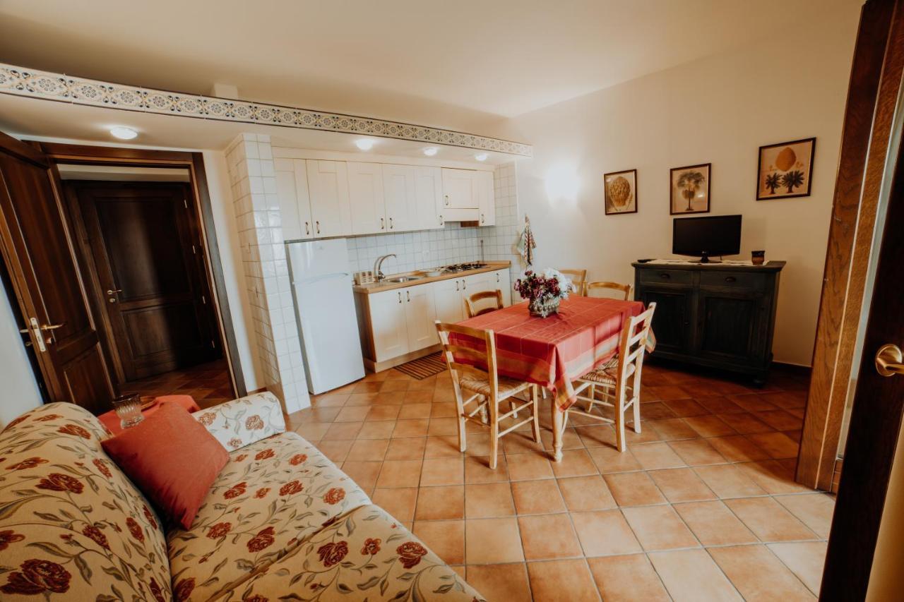 Residenza Golfo Degli Ulivi Aparthotel Caprioli Bagian luar foto
