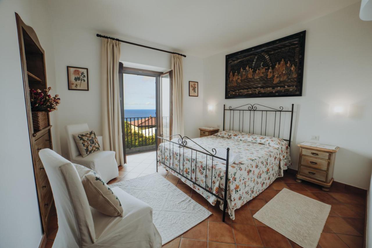 Residenza Golfo Degli Ulivi Aparthotel Caprioli Bagian luar foto