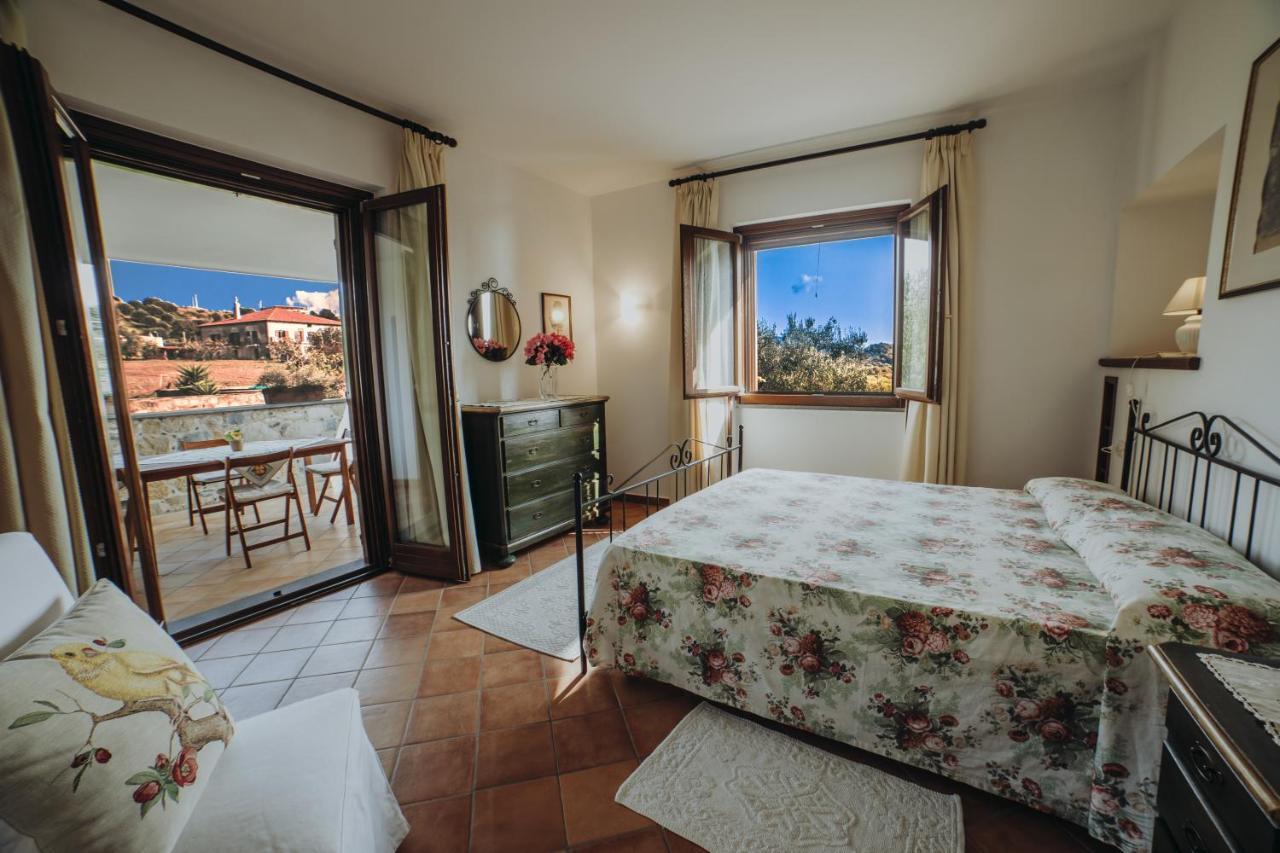 Residenza Golfo Degli Ulivi Aparthotel Caprioli Bagian luar foto