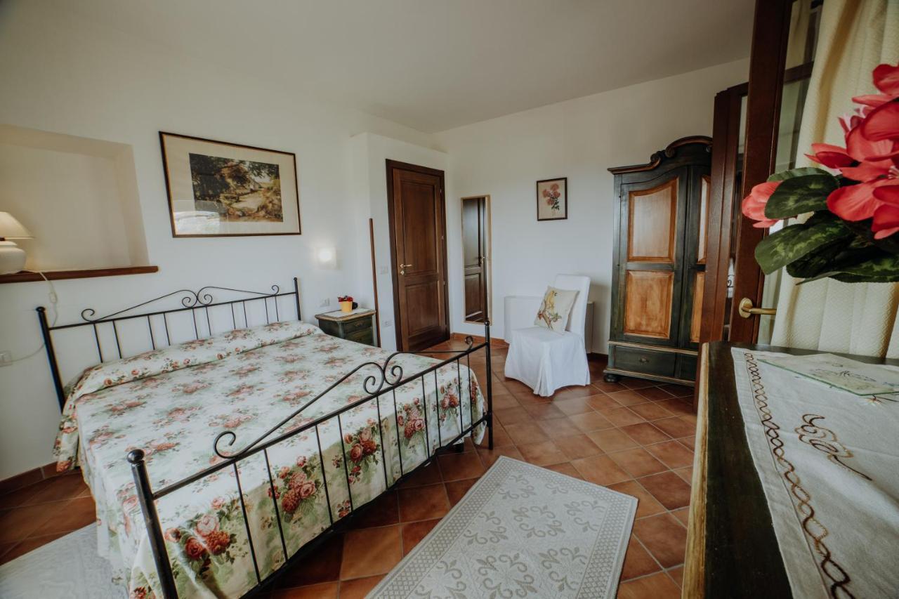 Residenza Golfo Degli Ulivi Aparthotel Caprioli Bagian luar foto