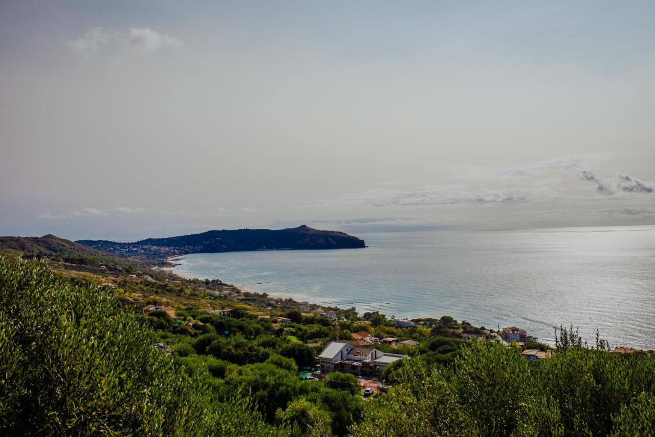 Residenza Golfo Degli Ulivi Aparthotel Caprioli Bagian luar foto