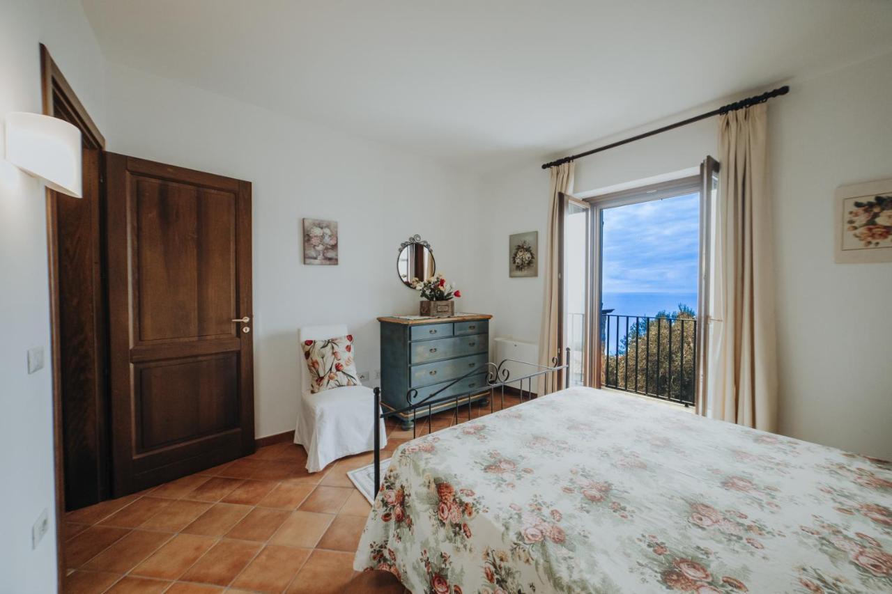 Residenza Golfo Degli Ulivi Aparthotel Caprioli Bagian luar foto