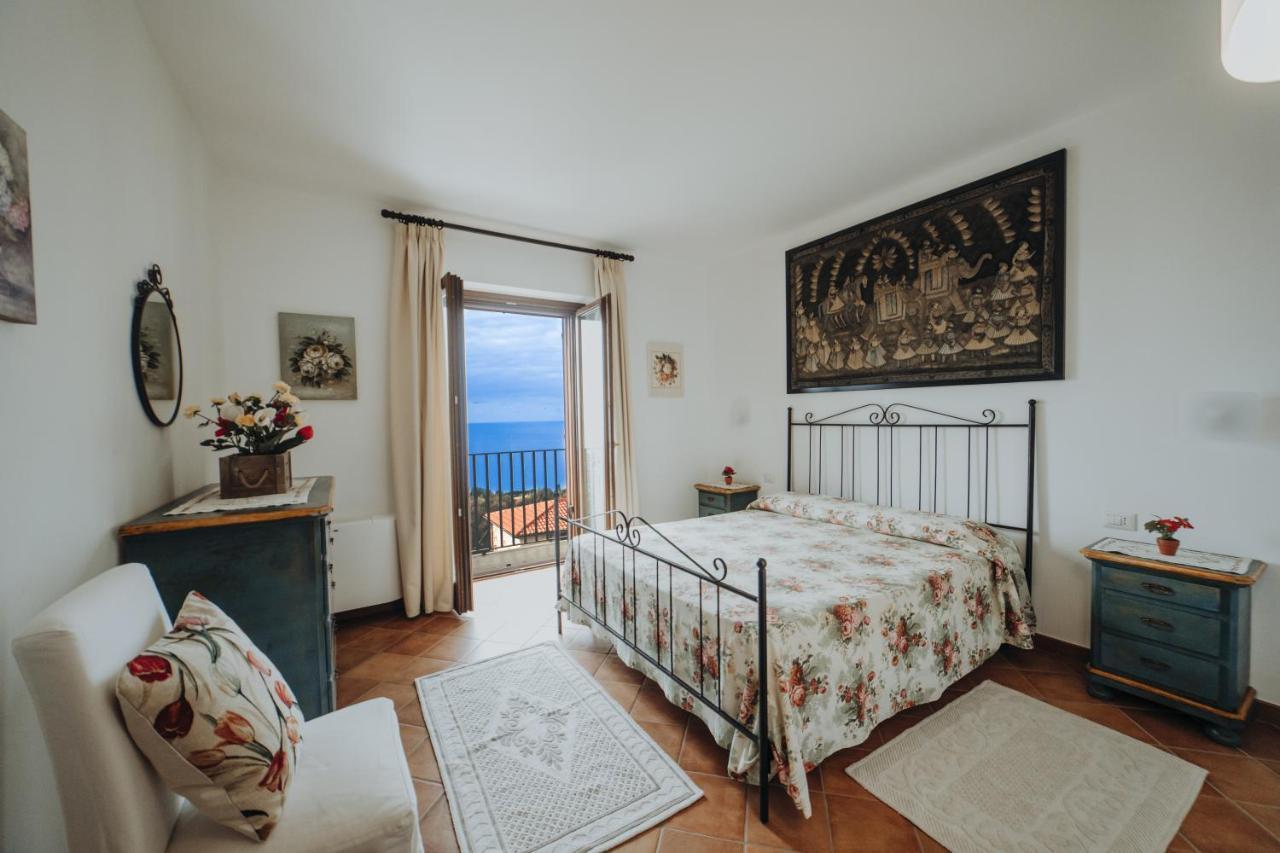 Residenza Golfo Degli Ulivi Aparthotel Caprioli Bagian luar foto
