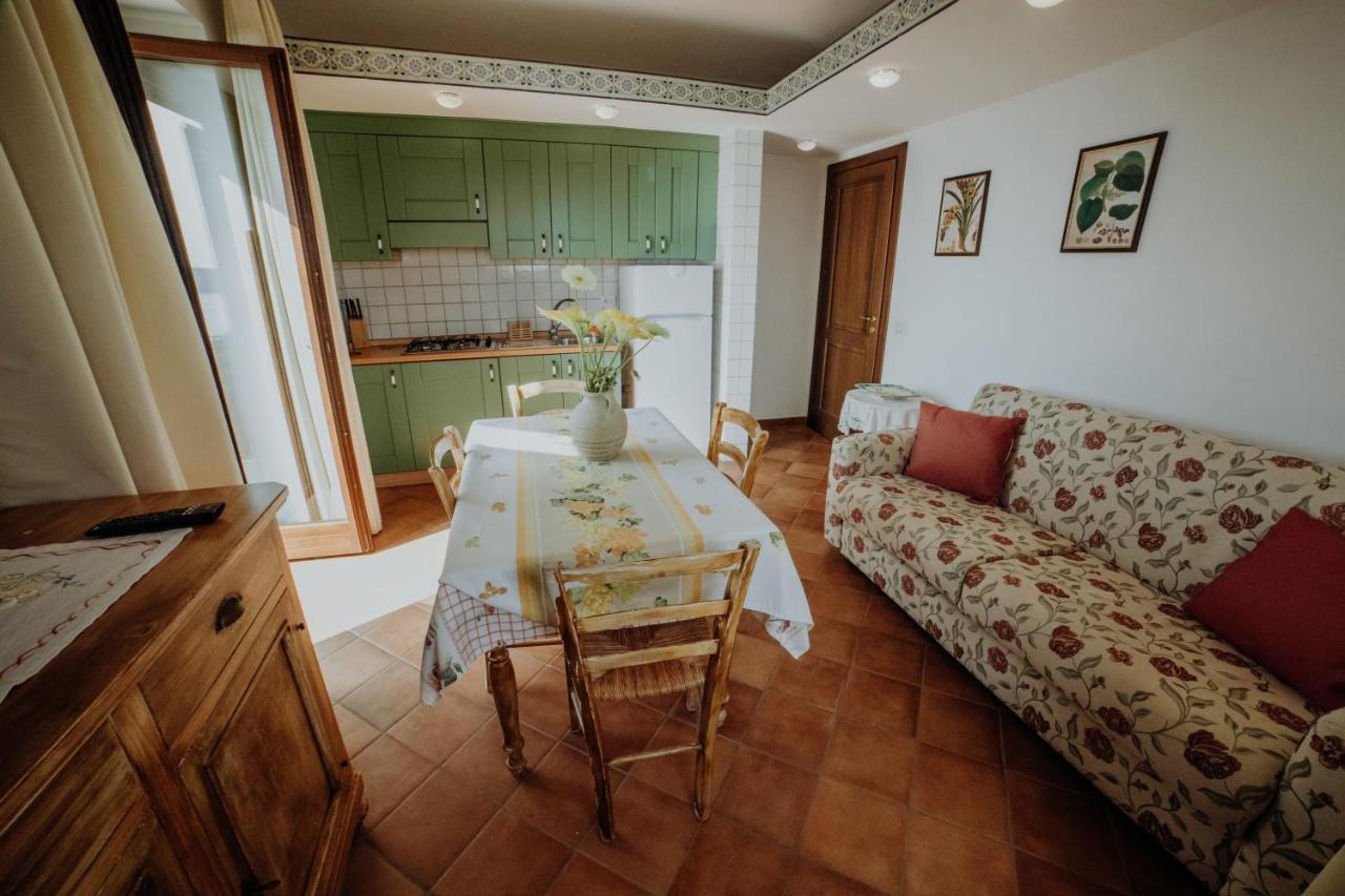 Residenza Golfo Degli Ulivi Aparthotel Caprioli Bagian luar foto