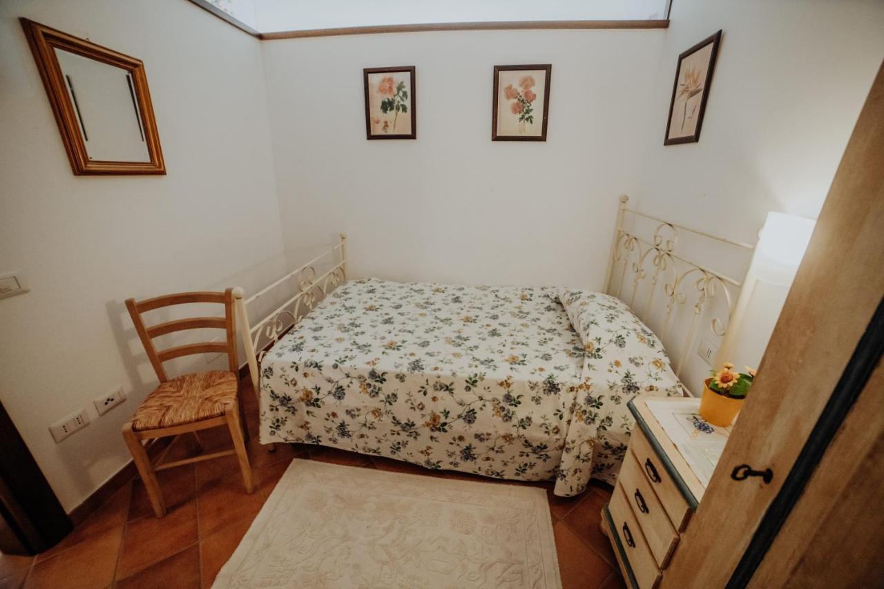 Residenza Golfo Degli Ulivi Aparthotel Caprioli Bagian luar foto