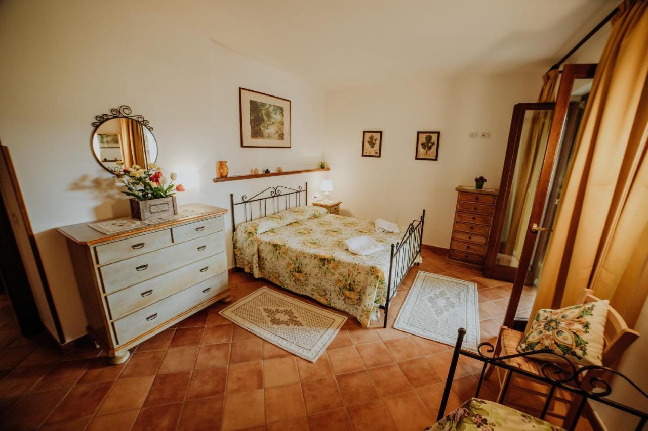 Residenza Golfo Degli Ulivi Aparthotel Caprioli Bagian luar foto
