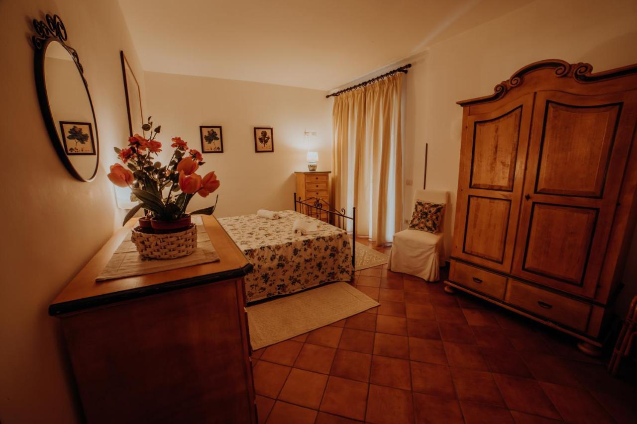 Residenza Golfo Degli Ulivi Aparthotel Caprioli Bagian luar foto