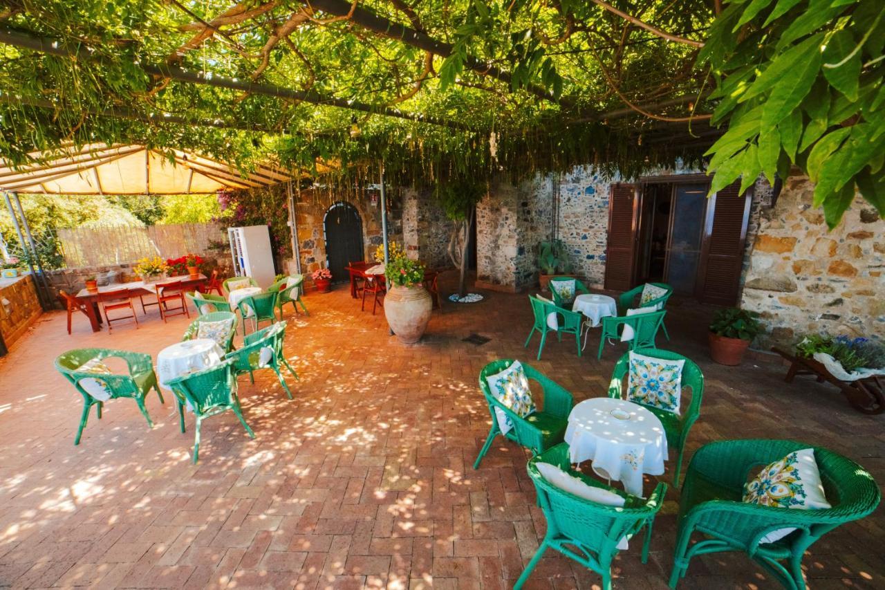 Residenza Golfo Degli Ulivi Aparthotel Caprioli Bagian luar foto