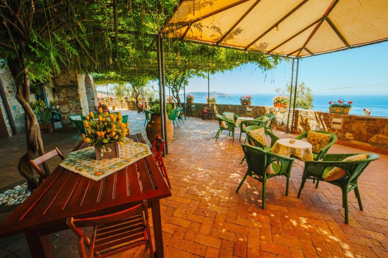 Residenza Golfo Degli Ulivi Aparthotel Caprioli Bagian luar foto