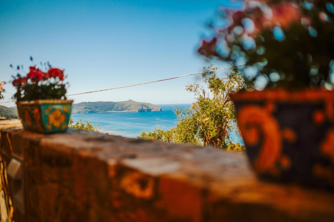 Residenza Golfo Degli Ulivi Aparthotel Caprioli Bagian luar foto