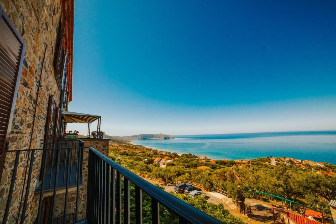 Residenza Golfo Degli Ulivi Aparthotel Caprioli Bagian luar foto