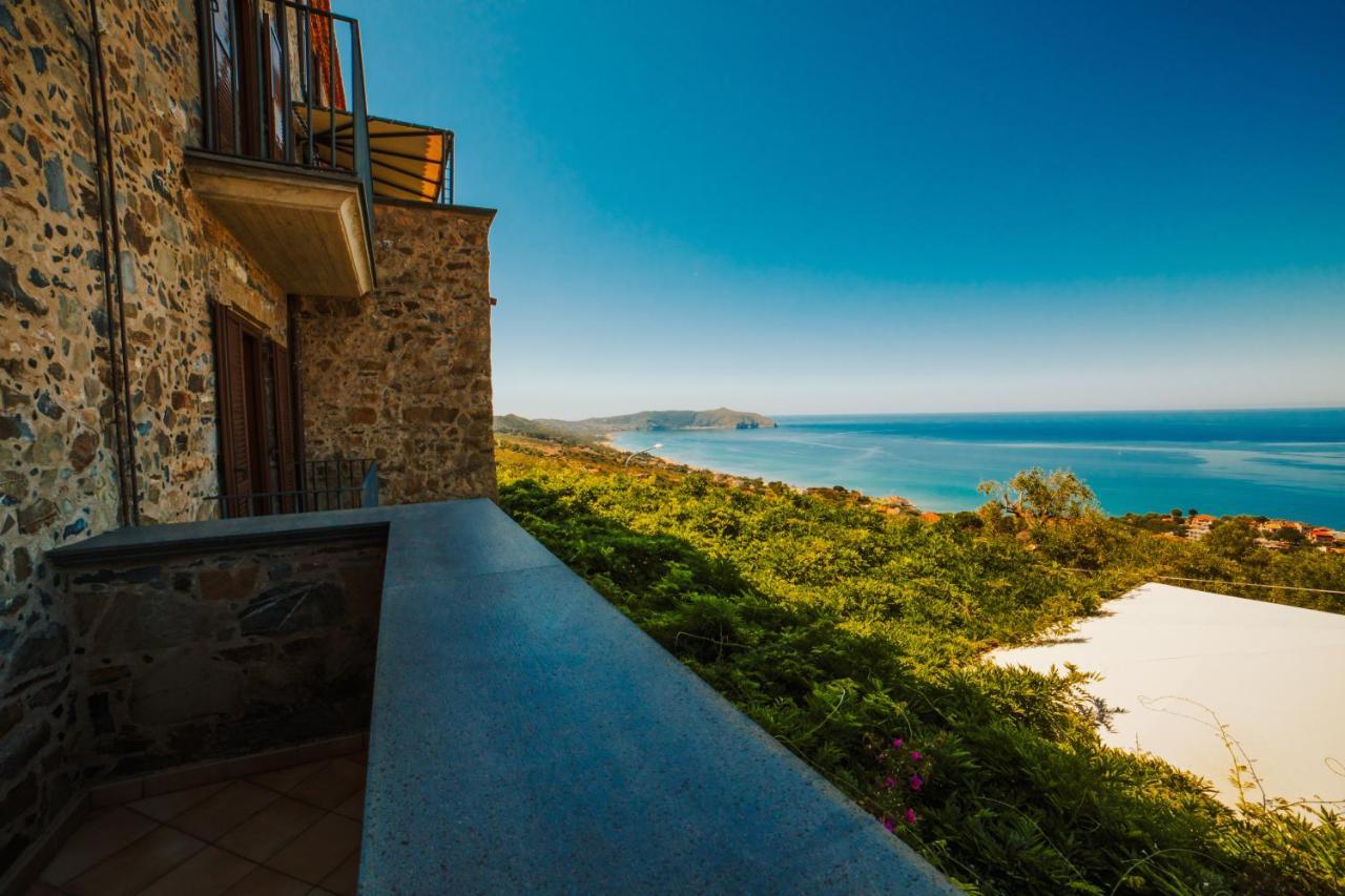 Residenza Golfo Degli Ulivi Aparthotel Caprioli Bagian luar foto