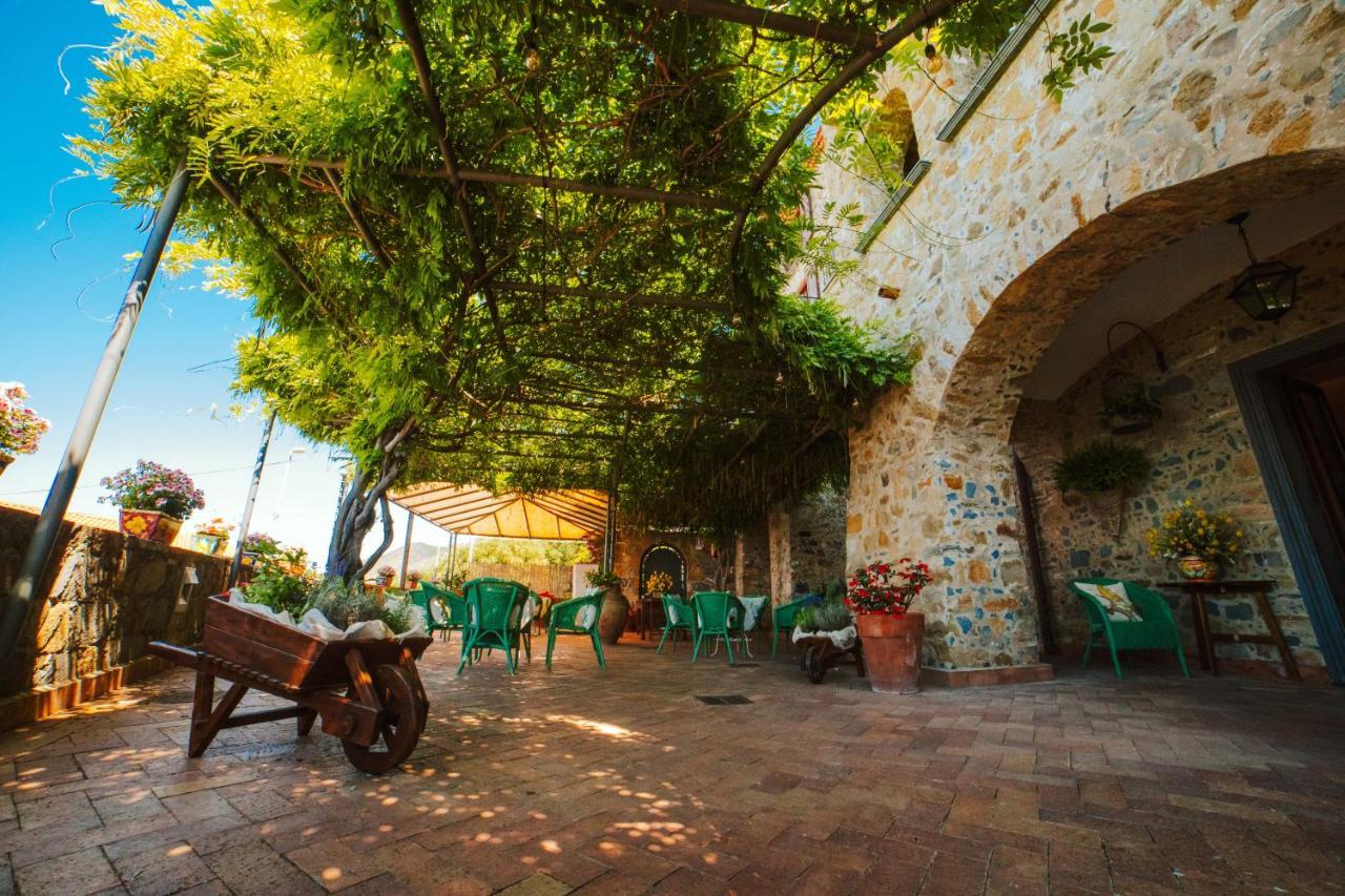 Residenza Golfo Degli Ulivi Aparthotel Caprioli Bagian luar foto